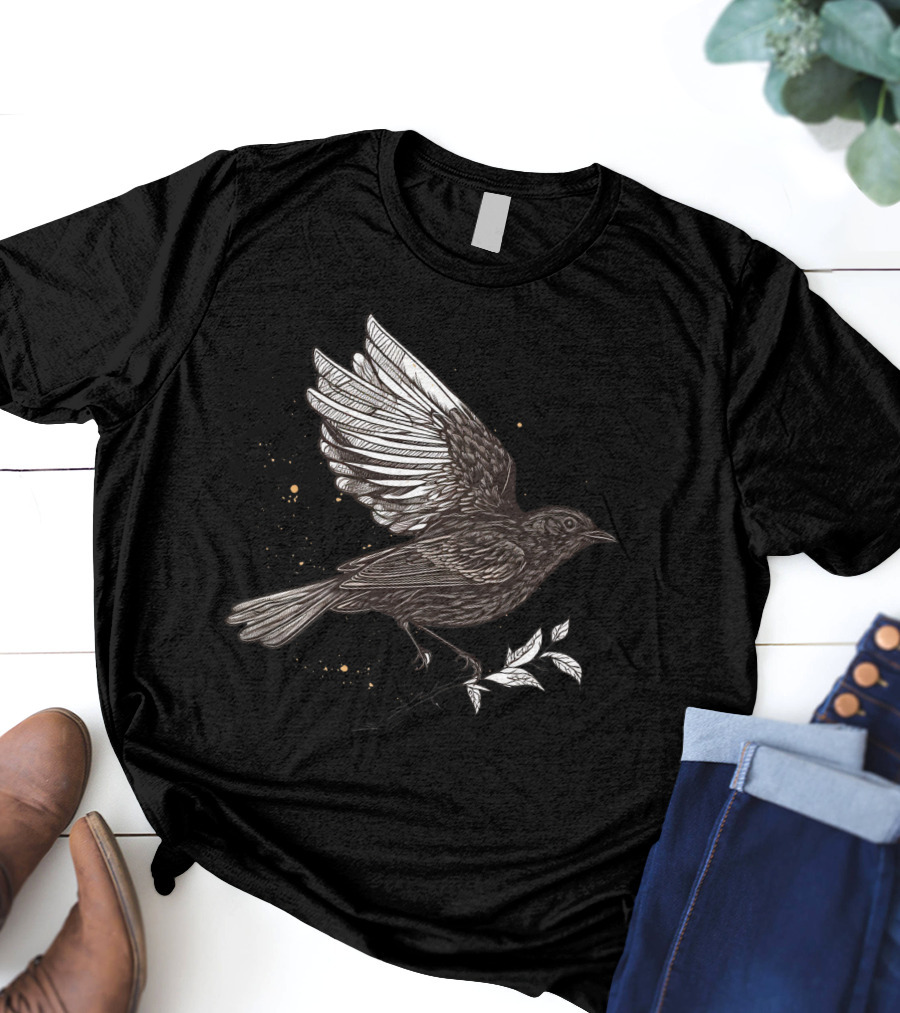 Blackbird Outline Detailed Bird T-Shirt