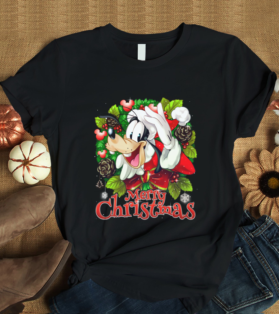 Goofy Merry Christmas Wreath Santa Hat Pinecones Snowflakes And Holly T-Shirt