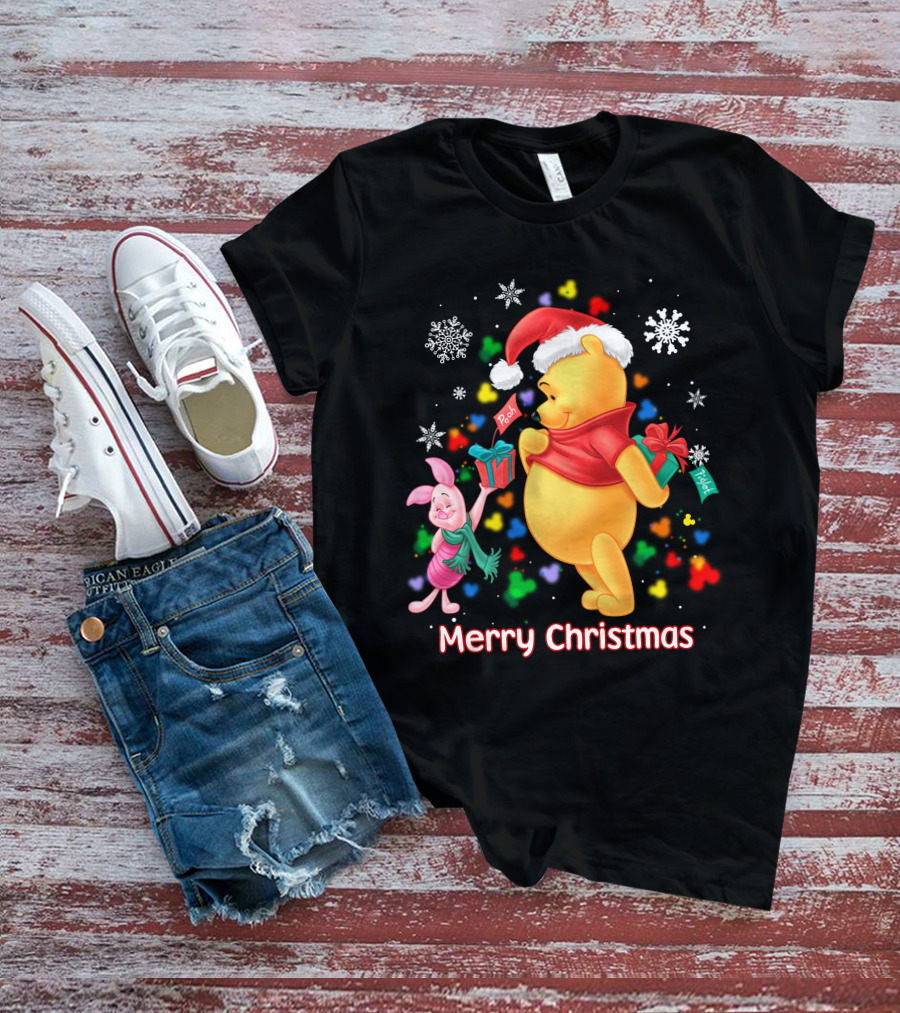 Merry Christmas Pooh And Piglet Snowflakes And Presents T-Shirt