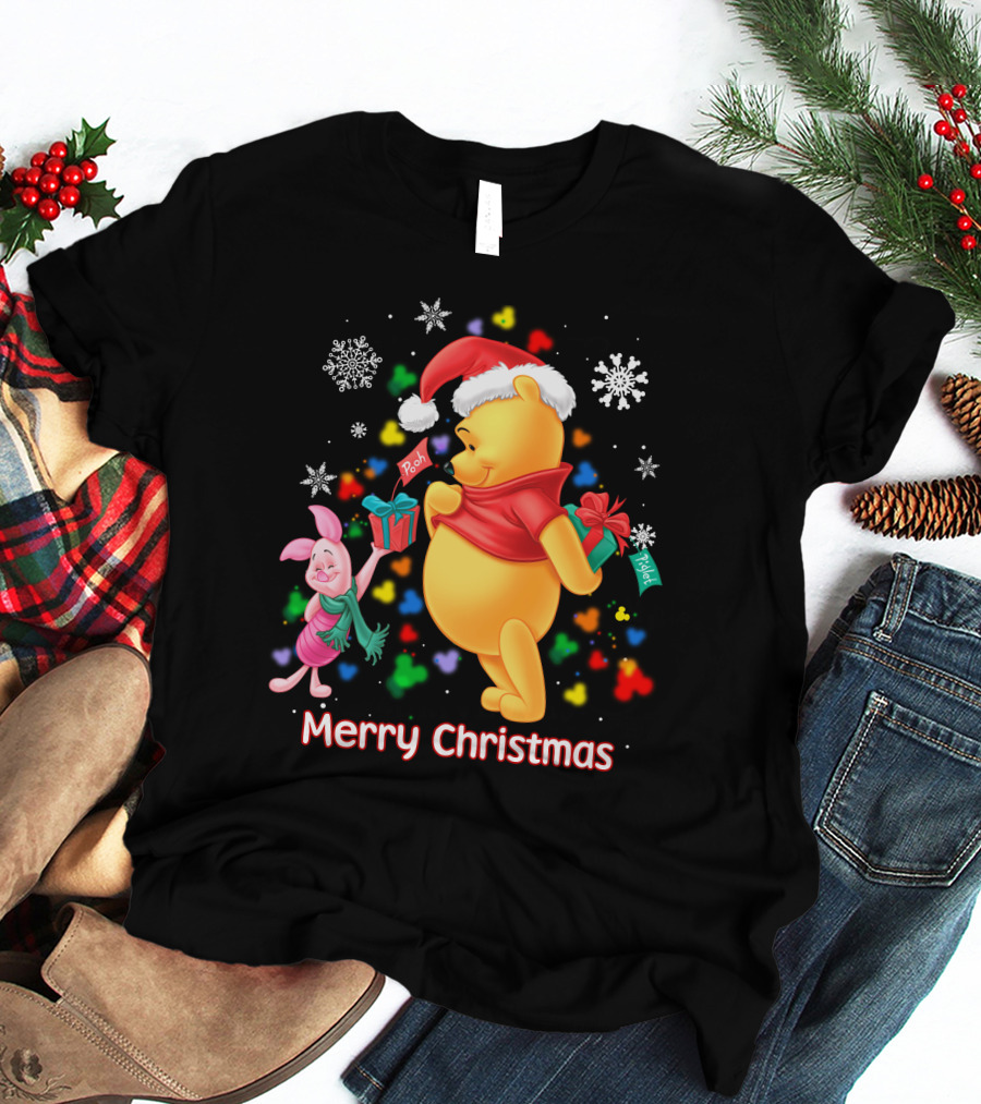 Merry Christmas Pooh And Piglet Snowflakes And Presents T-Shirt