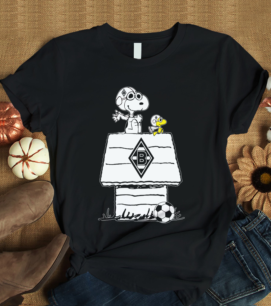 Borussia Mönchengladbach Snoopy And Woodstock Soccer Doghouse T-Shirt