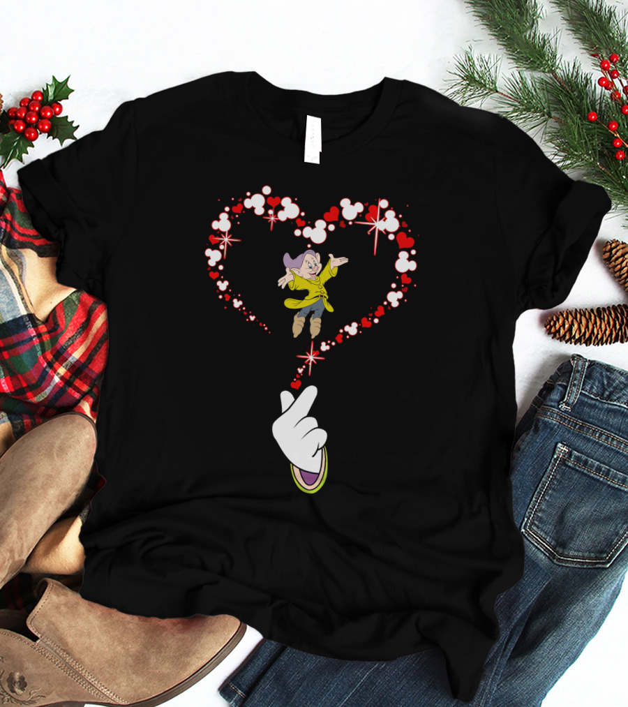 Dopey Heart Mickey Glove Magic Sparkles Circle Of Love T-Shirt