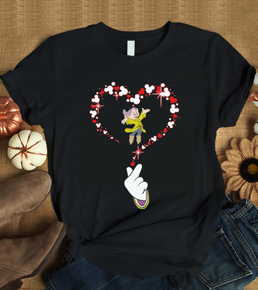 Dopey Heart Mickey Glove Magic Sparkles Circle Of Love T-Shirt