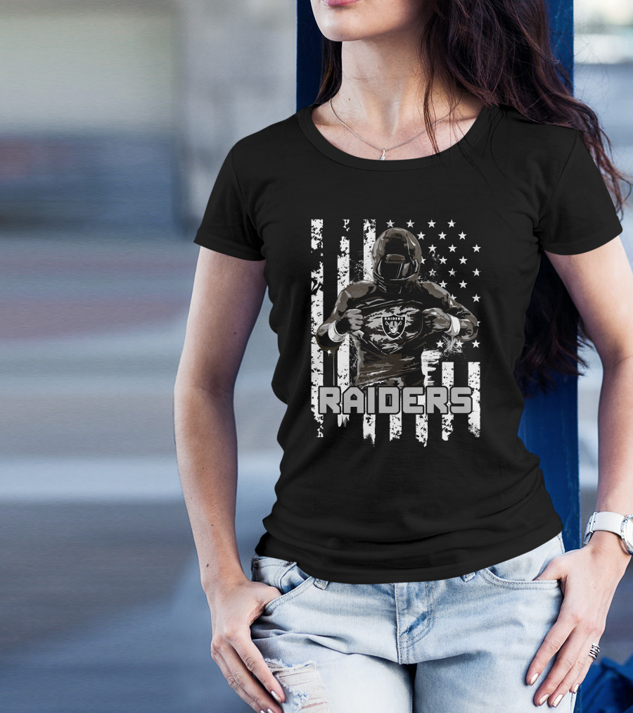 Las Vegas Raiders Player With American Flag Background T-Shirt