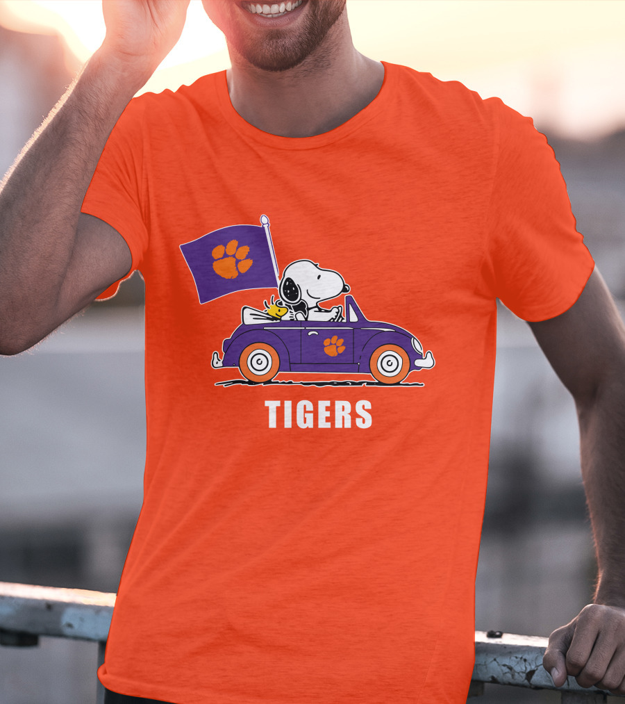 Clemson Tigers Snoopy Driving With Woodstock In Purple Car T-Shirt