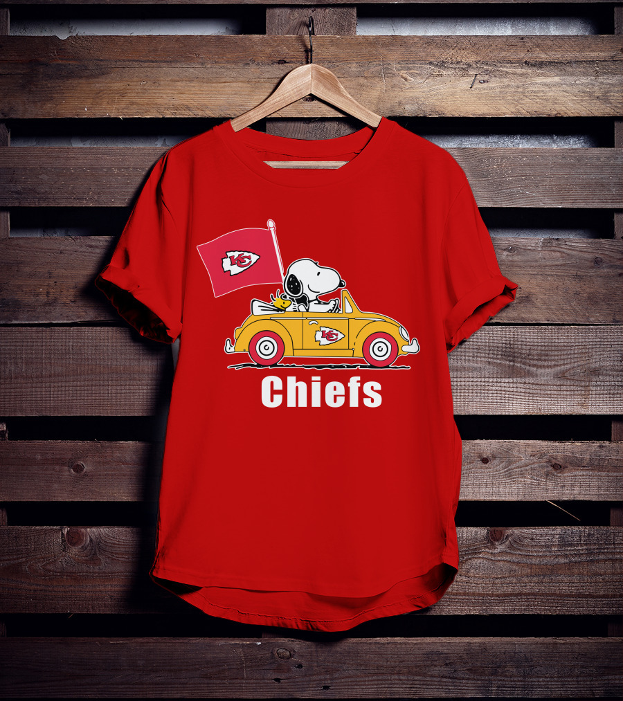 Kansas City Chiefs Snoopy Riding With Woodstock In Yellow Car T-Shirt