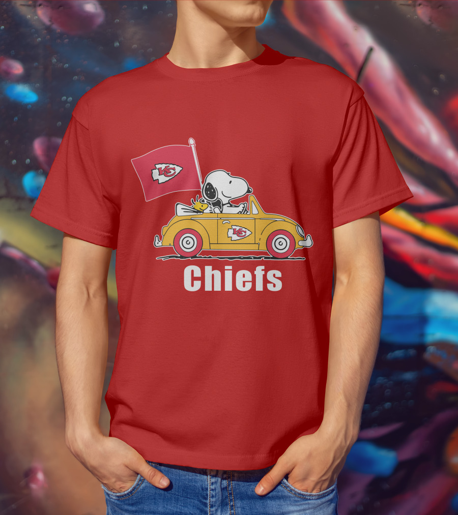 Kansas City Chiefs Snoopy Riding With Woodstock In Yellow Car T-Shirt