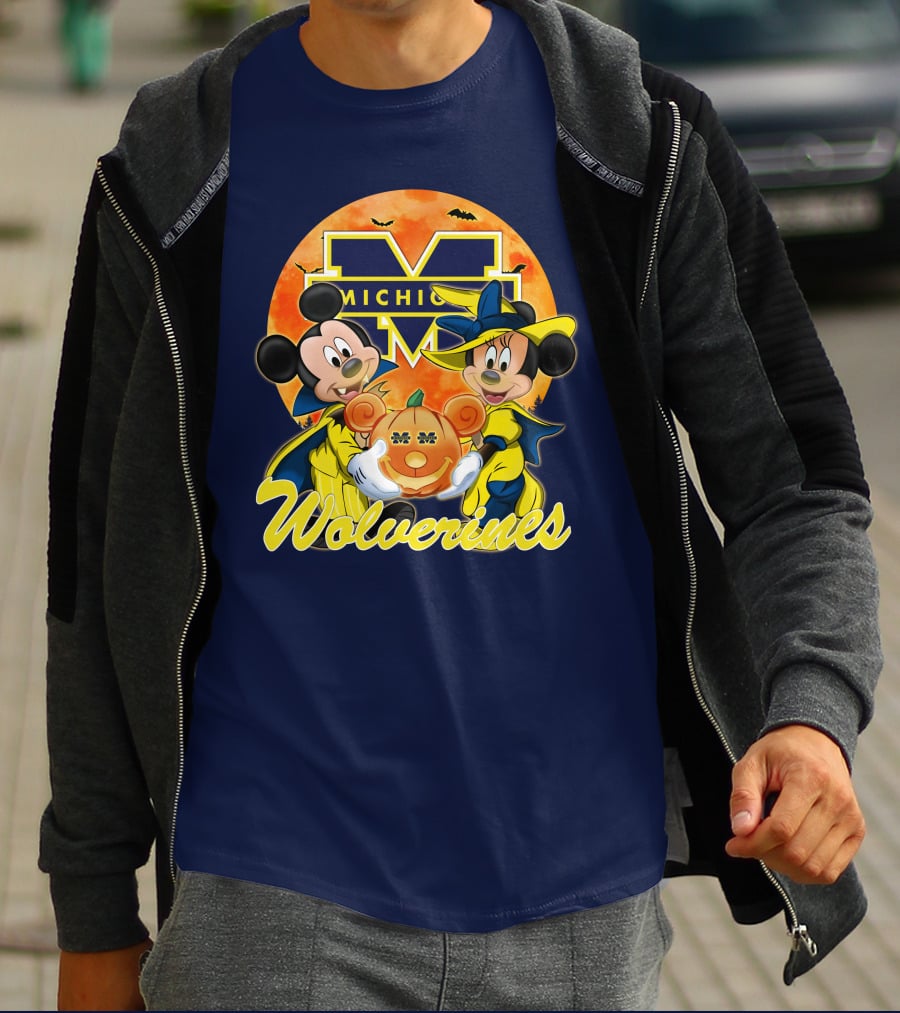Michigan Wolverines Mickey And Minnie Mouse Halloween Pumpkin T-Shirt