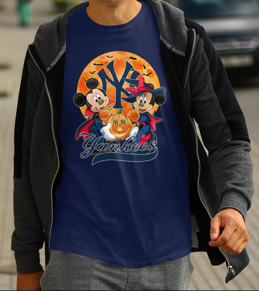 New York Yankees Mickey Mouse Minnie Mouse Halloween Pumpkin Moon Bats T-Shirt