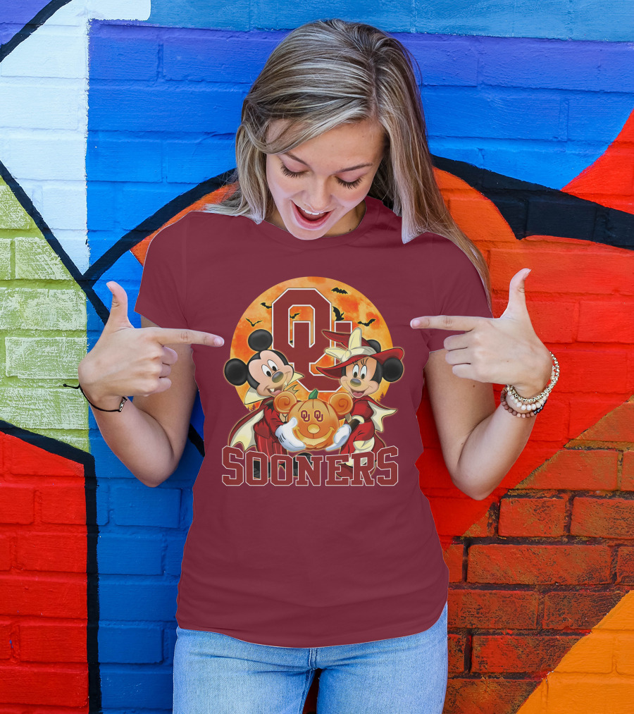 Oklahoma Sooners Mickey Mouse And Minnie Mouse Halloween Pumpkin Moon Bats T-Shirt