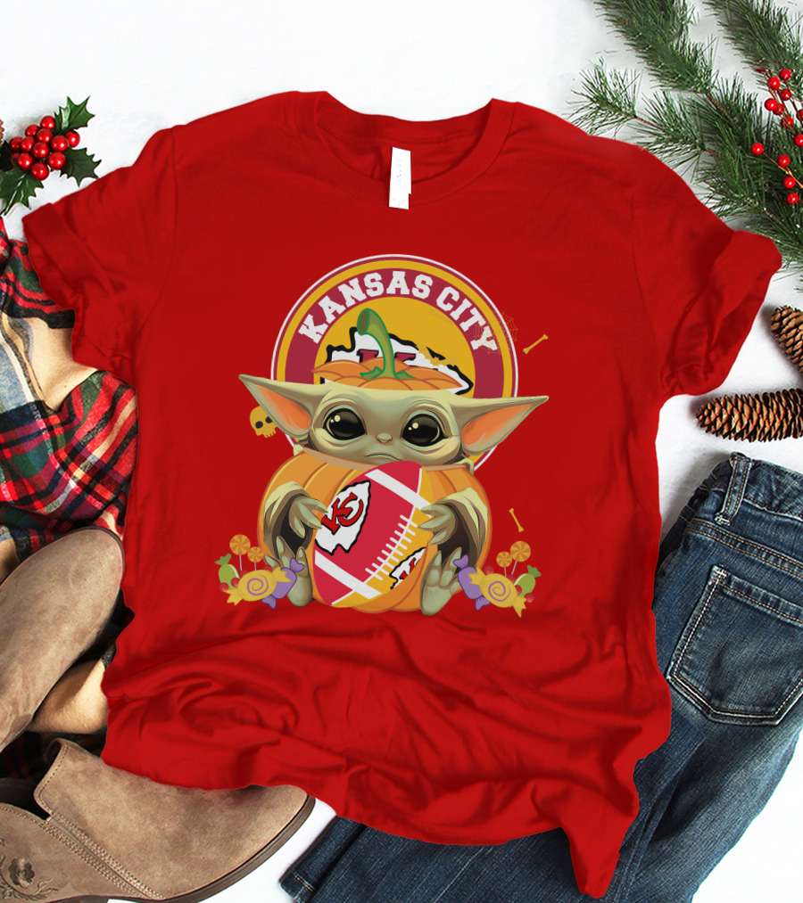 Halloween Pumpkin Baby Yoda Kansas City Chiefs Football Hug T-Shirt