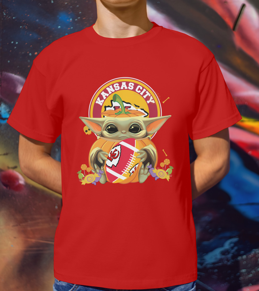 Halloween Pumpkin Baby Yoda Kansas City Chiefs Football Hug T-Shirt