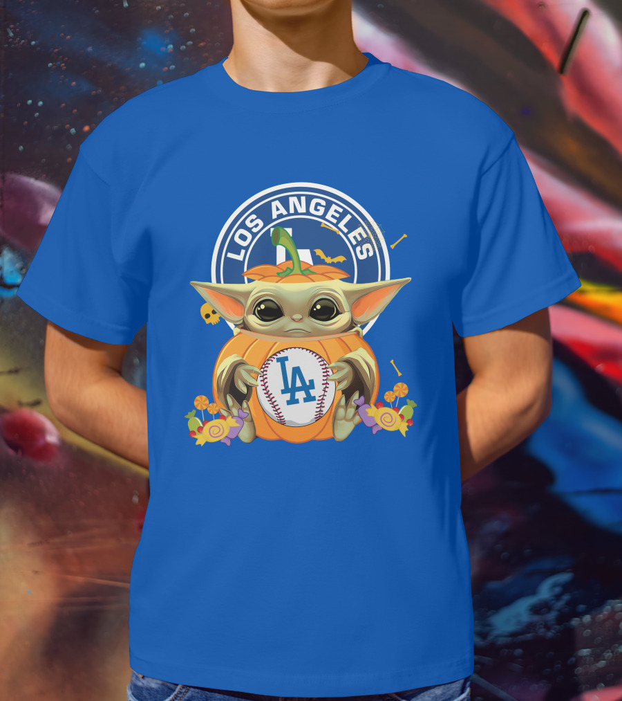 Los Angeles Dodgers Halloween Baby Yoda Hugging Pumpkin T-Shirt
