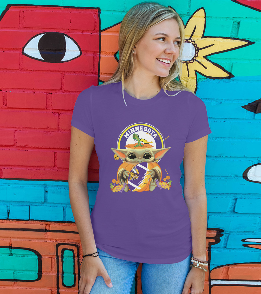 Halloween Pumpkin Baby Yoda Minnesota Vikings Hug T-Shirt