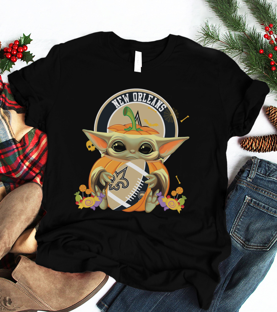 Halloween Pumpkin Baby Yoda Hug New Orleans Saints Football T-Shirt