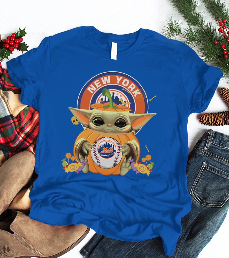 Halloween Pumpkin Baby Yoda Holding New York Mets Baseball With City Skyline T-Shirt