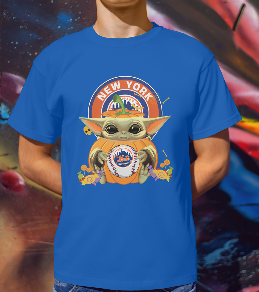 Halloween Pumpkin Baby Yoda Holding New York Mets Baseball With City Skyline T-Shirt