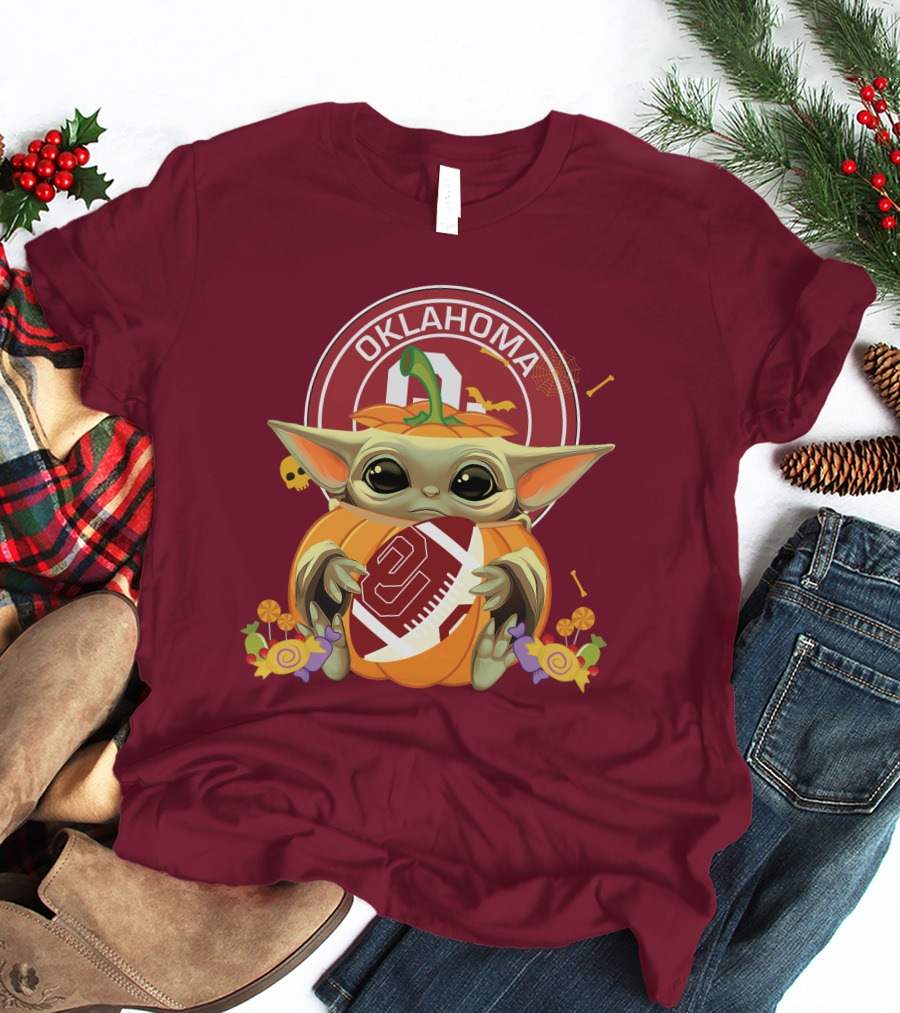 Halloween Pumpkin Baby Yoda Hug Oklahoma Sooners Football T-Shirt