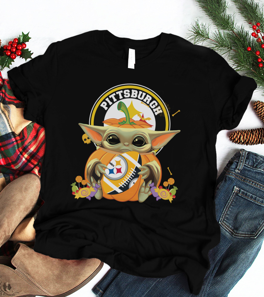 Halloween Pumpkin Baby Yoda Hug Pittsburgh Steelers T-Shirt