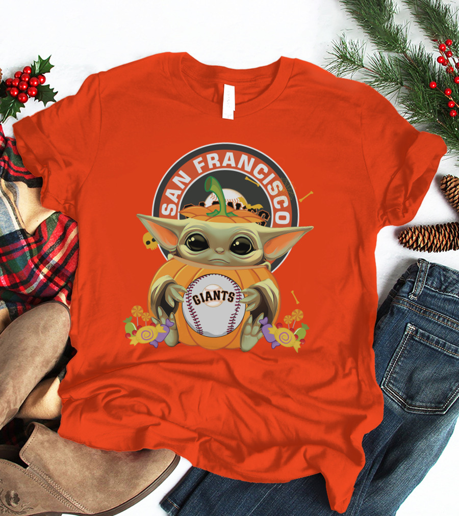 San Francisco Giants Halloween Baby Yoda Pumpkin Hug Baseball T-Shirt