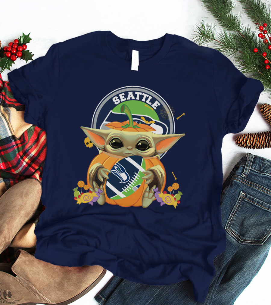 Seattle Seahawks Halloween Pumpkin Baby Yoda Hug T-Shirt