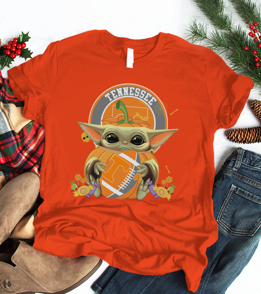 Tennessee Volunteers Halloween Pumpkin Baby Yoda Hug Football T-Shirt