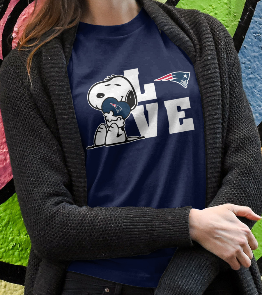 Snoopy Hugging New England Patriots Love T-Shirt