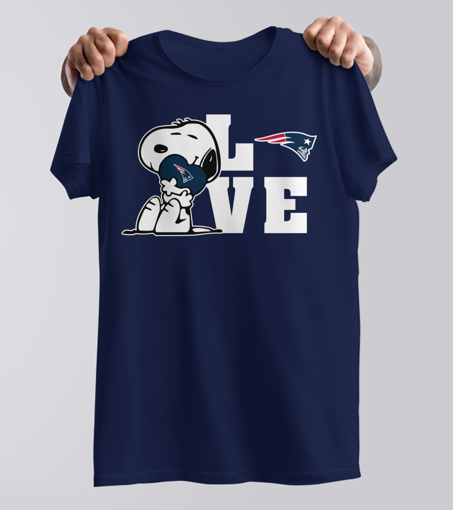 Snoopy Hugging New England Patriots Love T-Shirt