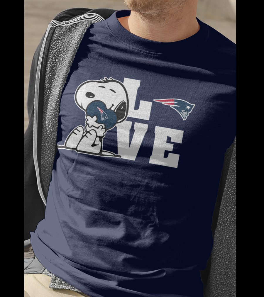 Snoopy Hugging New England Patriots Love T-Shirt