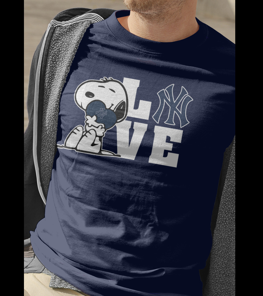 Snoopy Love New York Yankees Logo Mlb Peanuts Baseball Fan T-Shirt