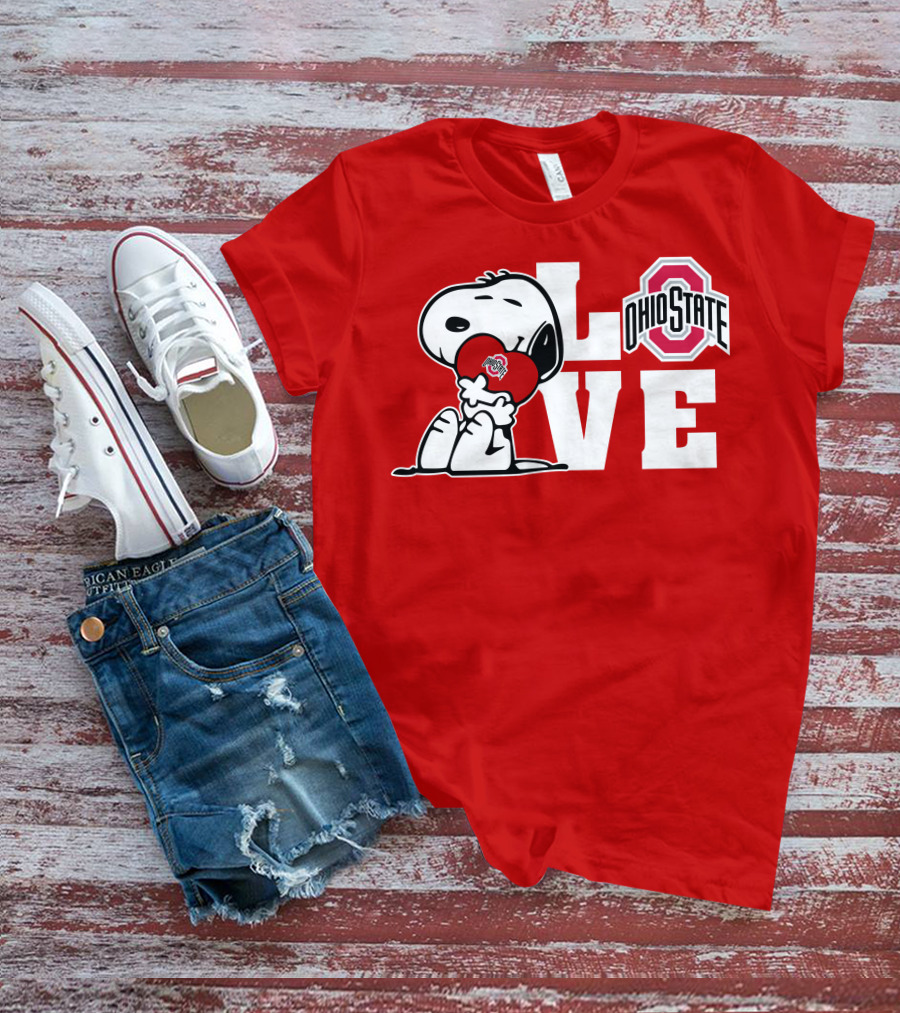 Snoopy Ohio State Buckeyes Love Peanuts Character Holding Heart With Buckeyes T-Shirt