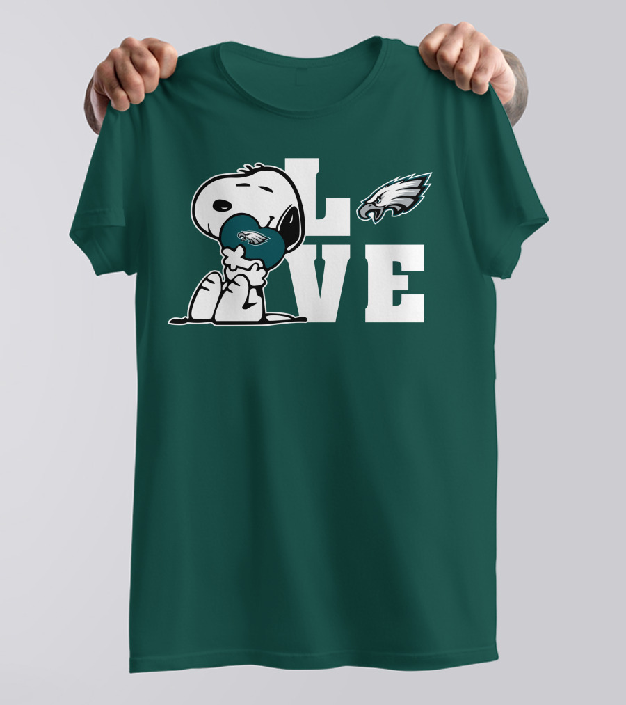 Snoopy Love Philadelphia Eagles Emblem Lve T-Shirt