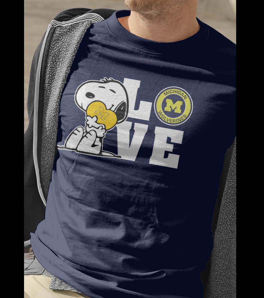 Snoopy Love Michigan Wolverines Peanuts Football T-Shirt