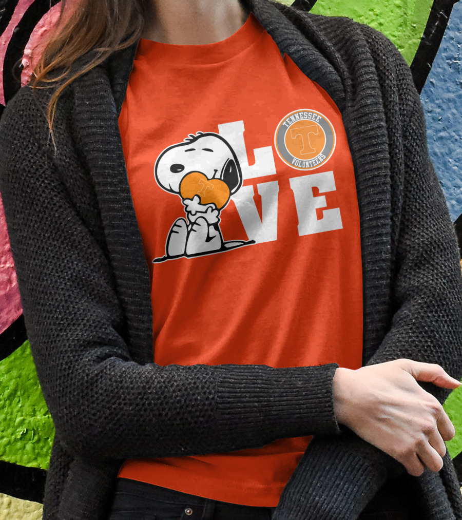 Snoopy Love Tennessee Volunteers Logo Peanuts Football Fan T-Shirt