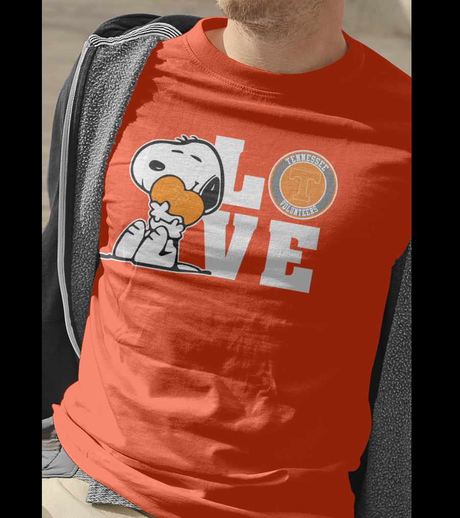 Snoopy Love Tennessee Volunteers Logo Peanuts Football Fan T-Shirt