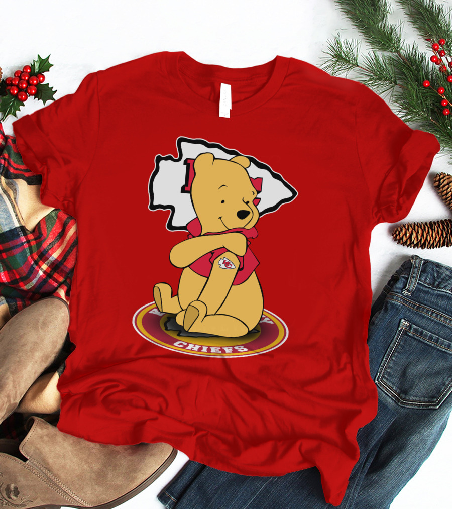 Kansas City Chiefs Winnie The Pooh Sitting On T-Shirt