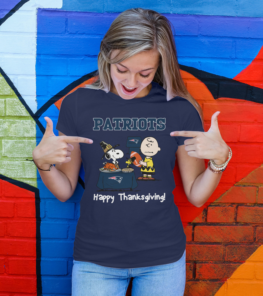 New England Patriots Snoopy Charlie Brown Happy Thanksgiving Football T-Shirt