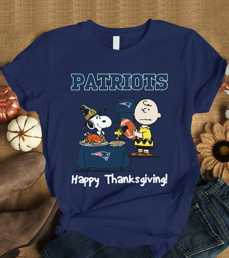 New England Patriots Snoopy Charlie Brown Happy Thanksgiving Football T-Shirt