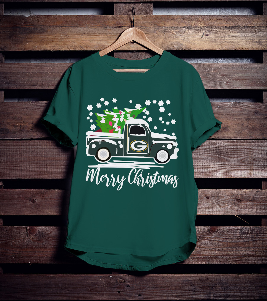 Green Bay Packers Vintage Truck With Christmas Tree Merry Christmas T-Shirt