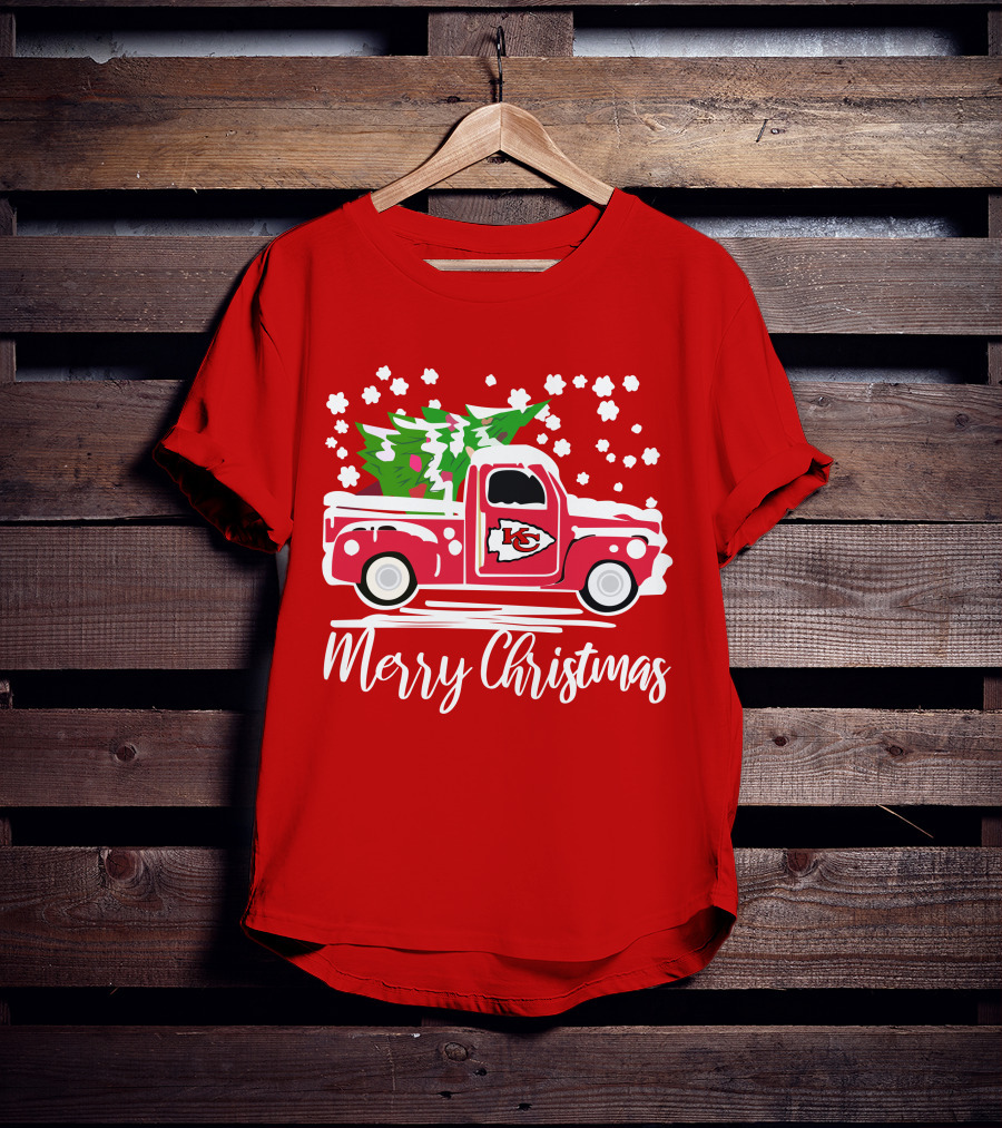 Kansas City Chiefs Vintage Truck Merry Christmas Snowflakes T-Shirt
