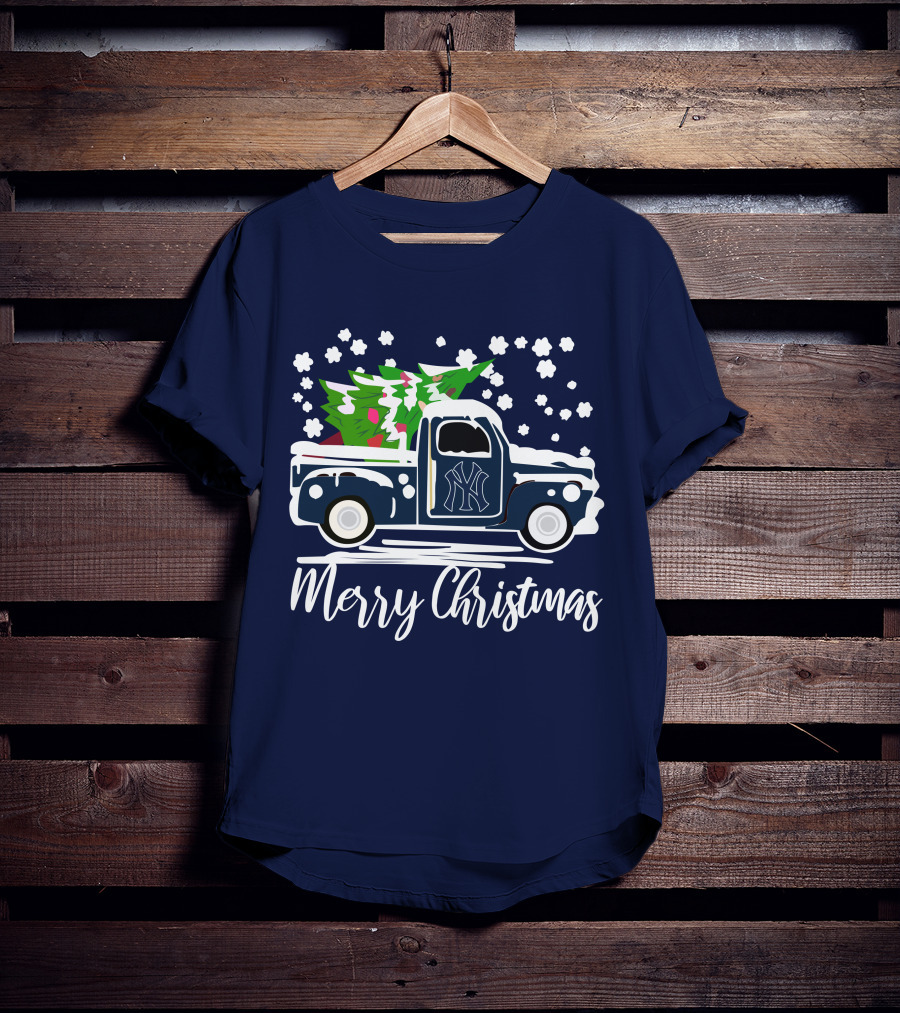 New York Yankees Vintage Truck Merry Christmas Snowflakes Tree T-Shirt