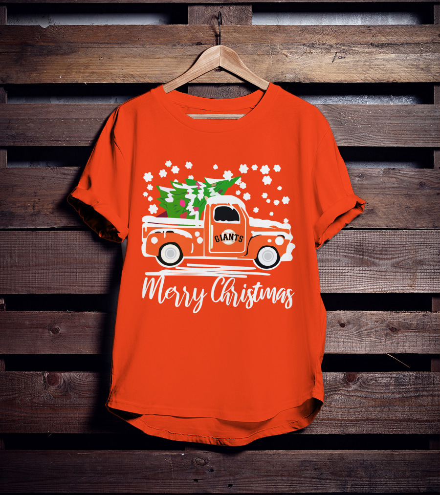 Merry Christmas San Francisco Giants Vintage Car With Snow And Tree T-Shirt