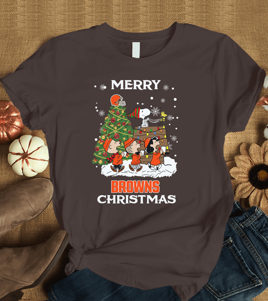 Merry Browns Christmas Peanuts Christmas Tree Celebration T-Shirt