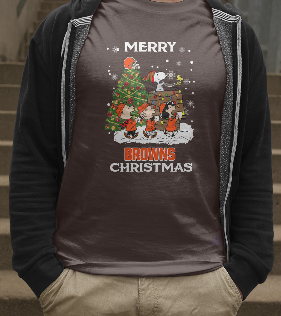 Merry Browns Christmas Peanuts Christmas Tree Celebration T-Shirt