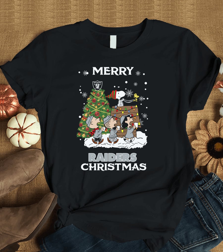 Merry Raiders Christmas Snoopy Peanuts Las Vegas Christmas Tree T-Shirt