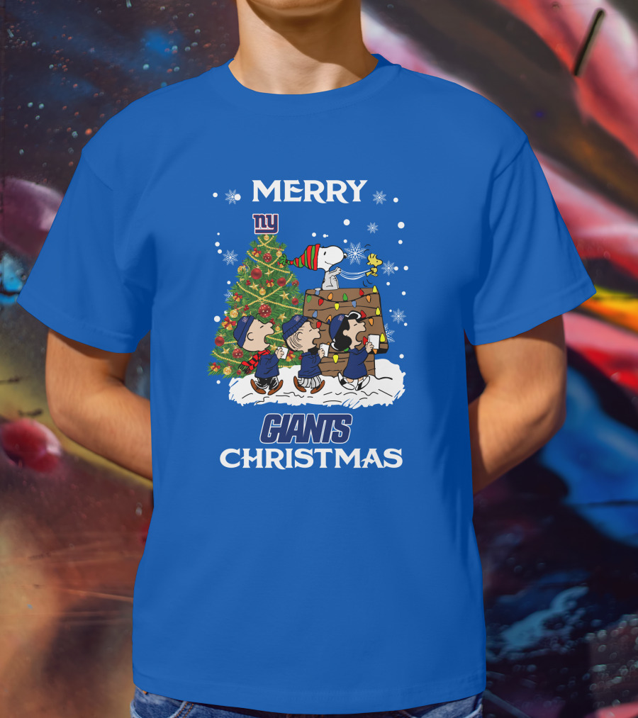 Merry New York Giants Christmas With Peanut Characters And Tree T-Shirt