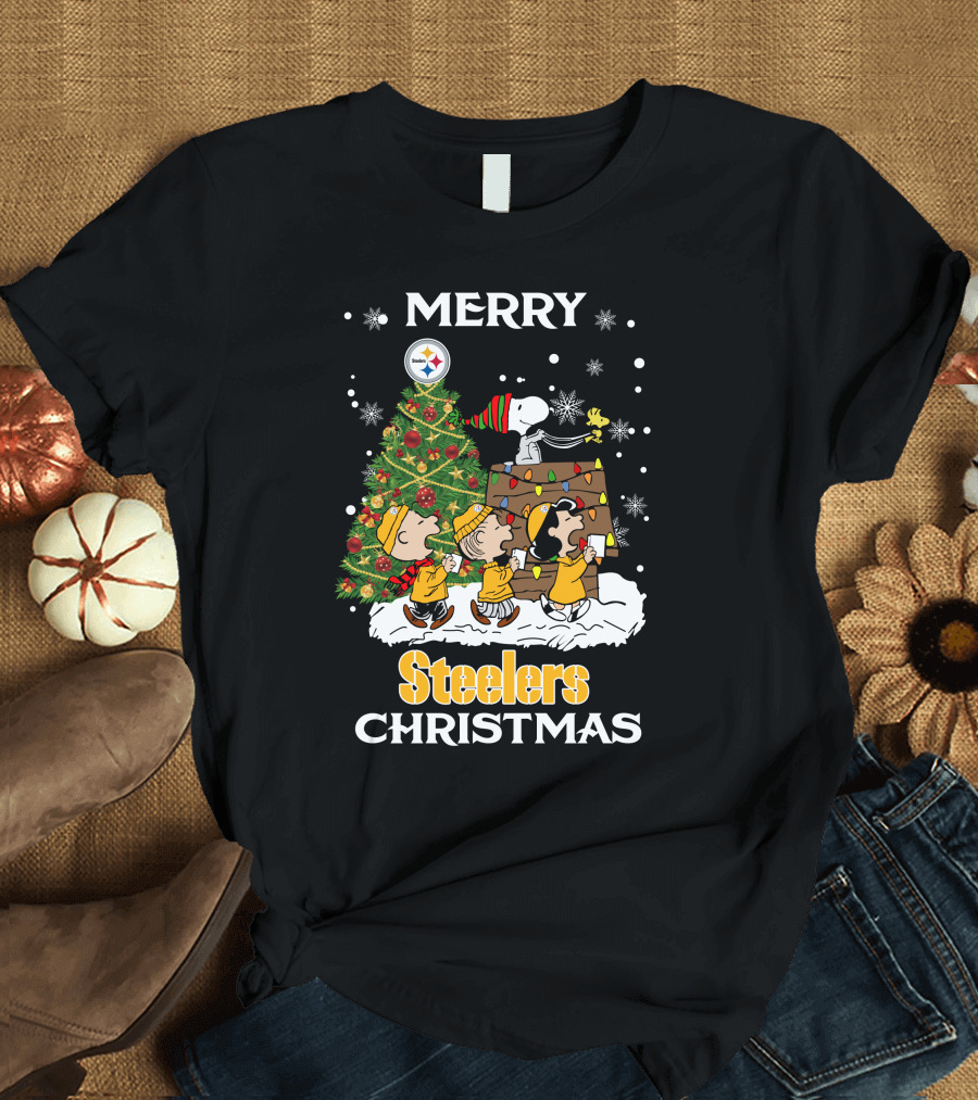 Merry Steelers Christmas Peanuts Tree Snoopy And Friends T-Shirt