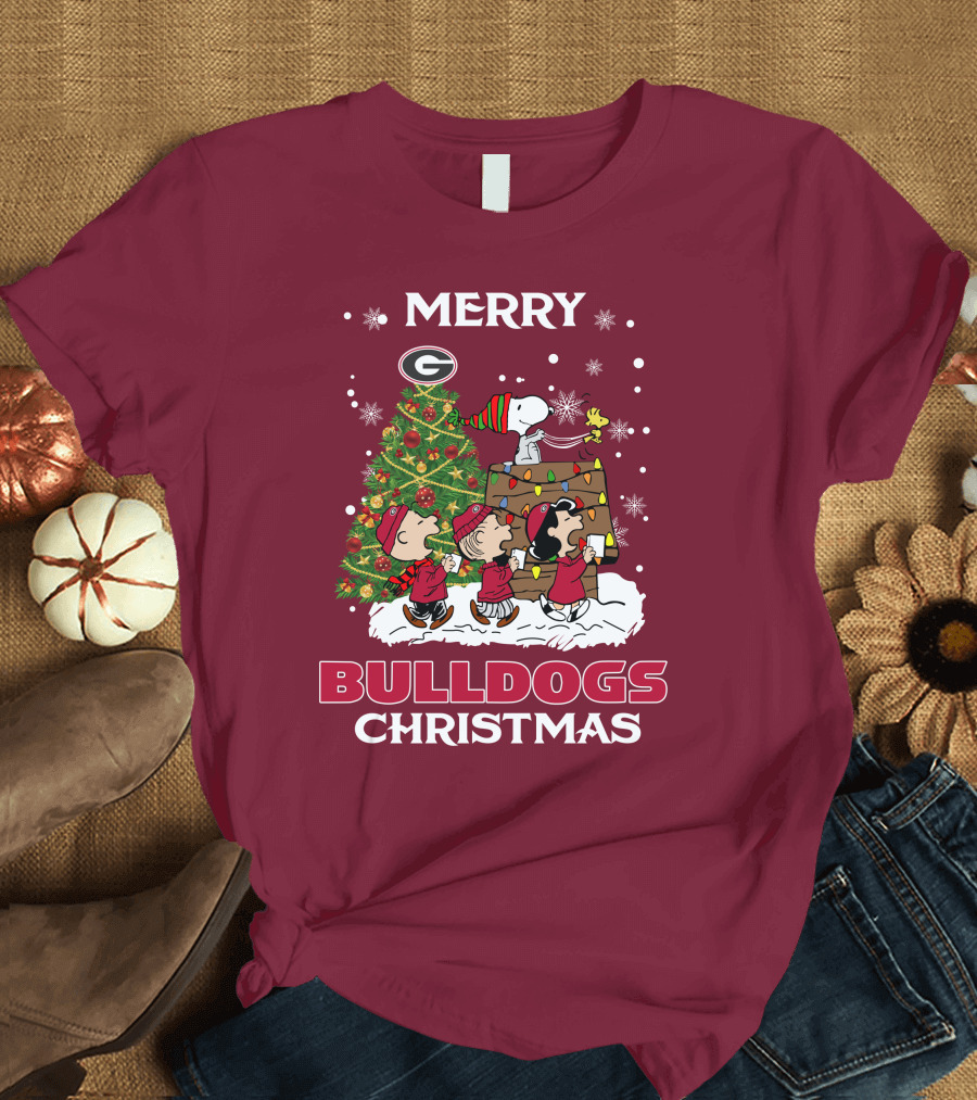 Merry Georgia Bulldogs Christmas Tree Peanuts Holiday Scene T-Shirt