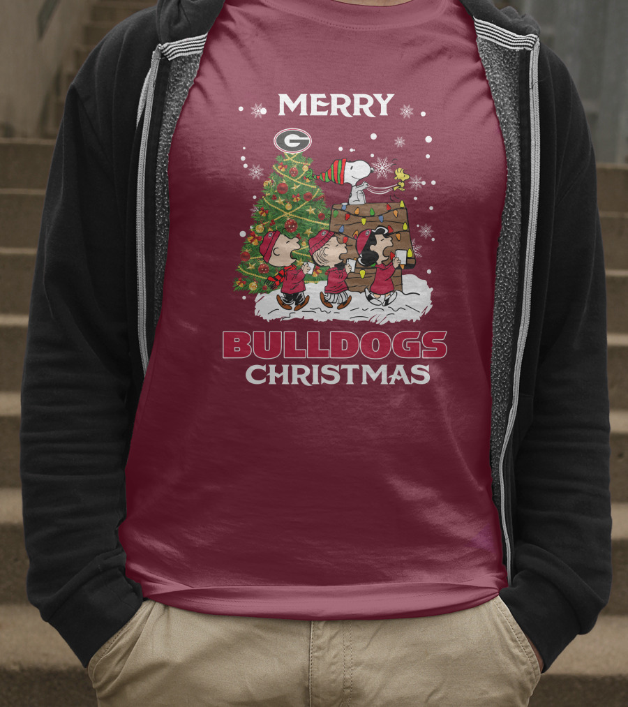 Merry Georgia Bulldogs Christmas Tree Peanuts Holiday Scene T-Shirt