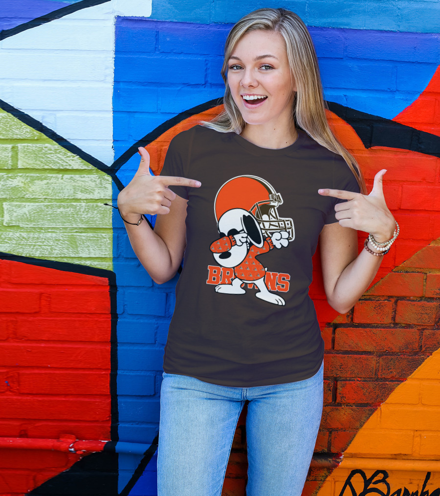 Cleveland Browns Snoopy Dabbing Football Helmet T-Shirt